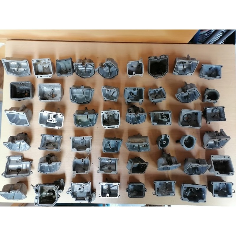 LOT DE 49 CUVES DE CARBURATEURS TOUTES MARQUES