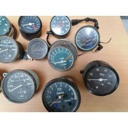 LOT DE 13 COMPTEURS ET COMPTE TOURS TOUTES MARQUES