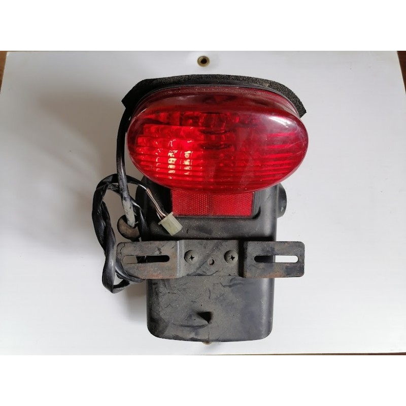 FEU ARRIERE AVEC SA  BAVETTE POUR MARAUDER 125