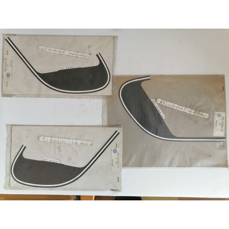 LOT DE 3 AUTOCOLLANTS / STICKERS D ORIGINE YAMAHA REFERENCE 2H1-24244-10-00 / 24246-10