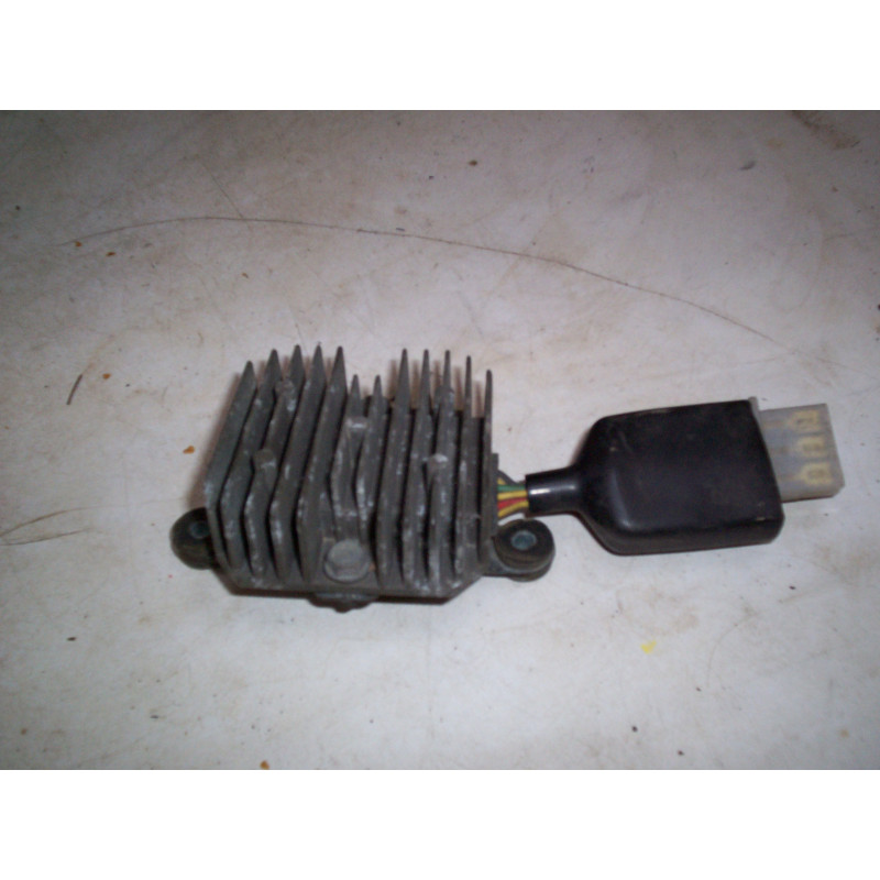 REGULATEUR 6 CONNEXIONS POUR HONDA 125 CM