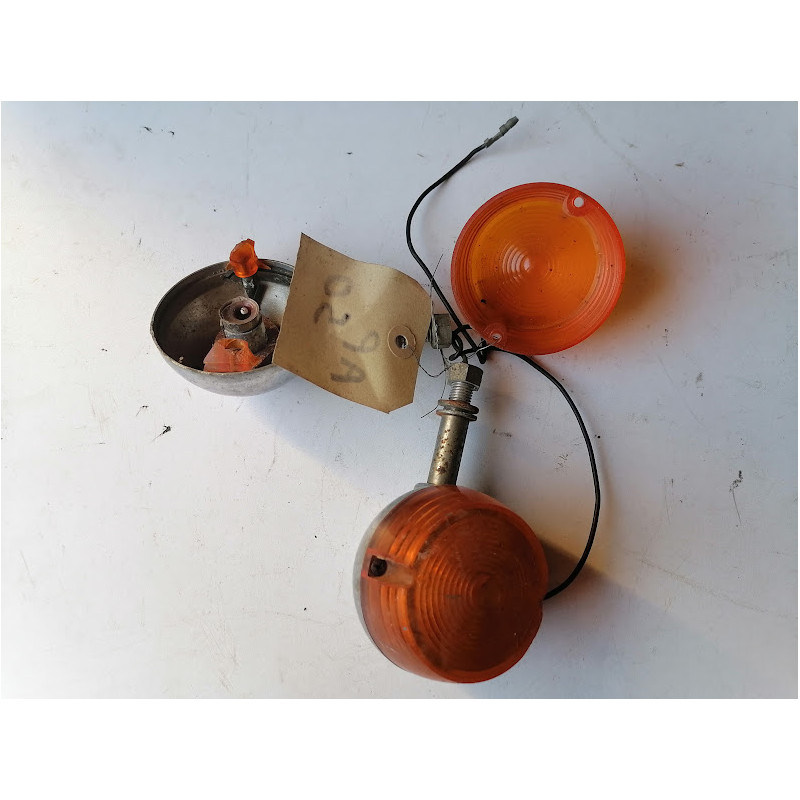 LOT DE 2 CLIGNOTANTS D ORIGINE POUR SUZUKI AP 50