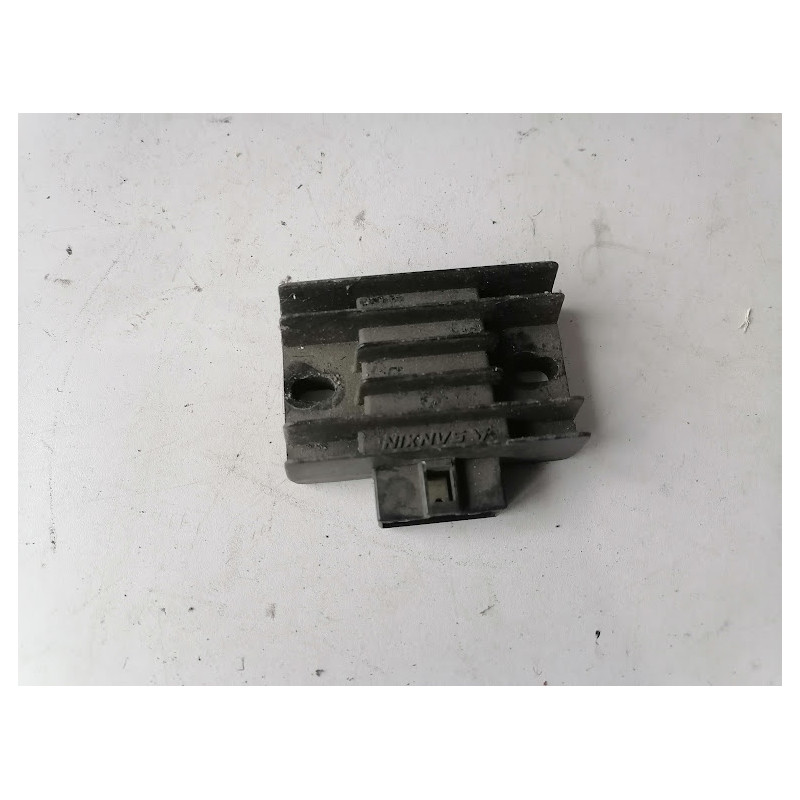 REGULATEUR POUR YAMAHA 125 YBR DE 2005 1ER MODELE
