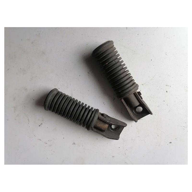 LOT DE  2 REPOSE PIEDS PASSAGER POUR 125 GN