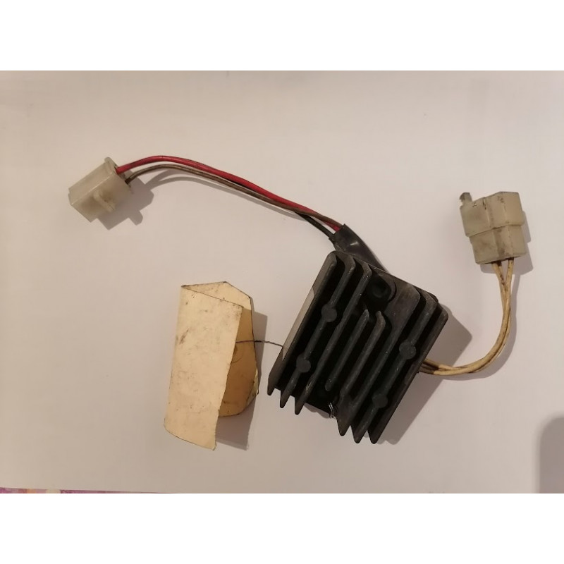 REGULATEUR D ORIGINE POUR YAMAHA 125 SR 10 F