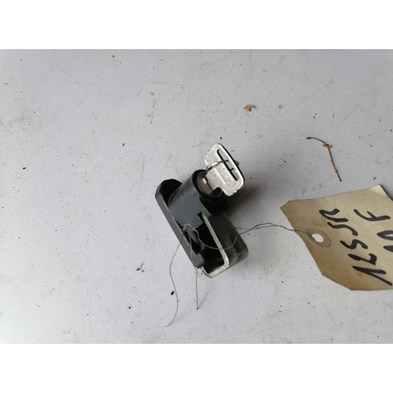 SUPPORT DE CASQUE AVEC SA CLEF POUR YAMAHA 125 SR 10 F