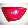 CARTER LATERAL GAUCHE ROUGE AVEC LOGO POUR SUZUKI 125 GN
