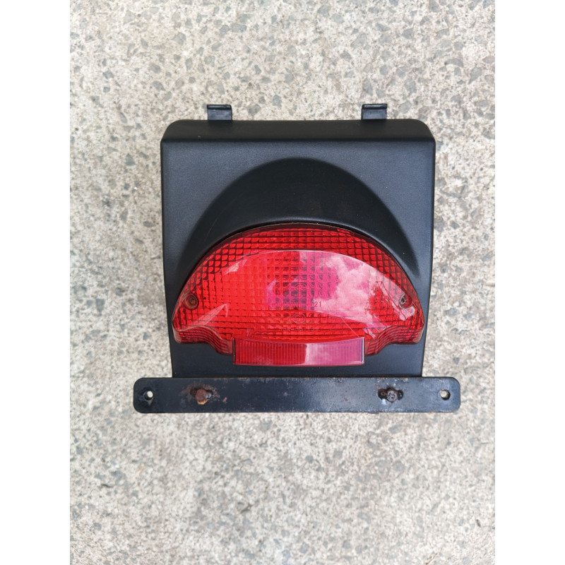 FEU ARRIERE ET BOITE A OUTILS D'OCCASION POUR QUAD LONCIN 200/250